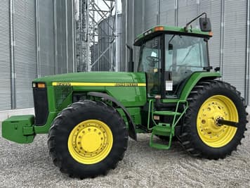 Main image John Deere 8200